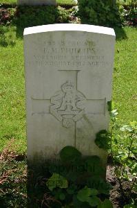 Dozinghem Military Cemetery - Phillips, Frank Murray