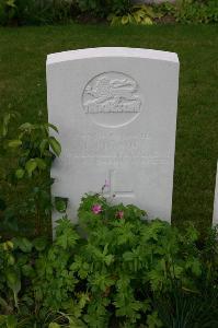 Dozinghem Military Cemetery - Pickup, Thomas