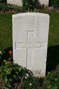 Dozinghem Military Cemetery - Pilcher, Gerald Aubrey