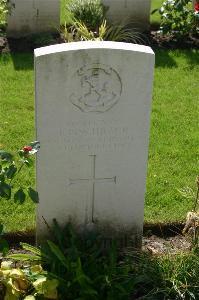 Dozinghem Military Cemetery - Pinchback, F