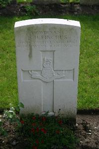 Dozinghem Military Cemetery - Pinches, Edward Harold