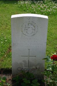 Dozinghem Military Cemetery - Pine, L W T