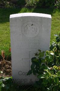 Dozinghem Military Cemetery - Power, J T