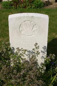 Dozinghem Military Cemetery - Poyner, E