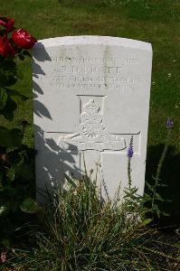 Dozinghem Military Cemetery - Pratt, R D