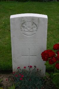 Dozinghem Military Cemetery - Price, R