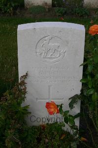 Dozinghem Military Cemetery - Pugh, G