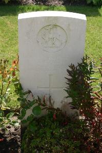 Dozinghem Military Cemetery - Pugh, J E