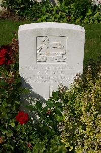 Dozinghem Military Cemetery - Pyne, Ernest Sidney