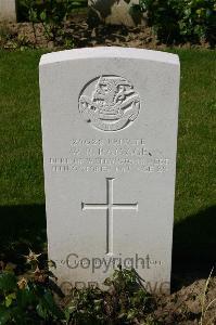Dozinghem Military Cemetery - Ramage, W B