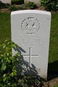 Dozinghem Military Cemetery - Ratcliffe, J