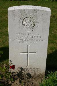 Dozinghem Military Cemetery - Redfern, James William