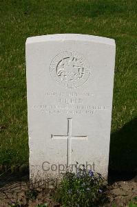 Dozinghem Military Cemetery - Reid, J