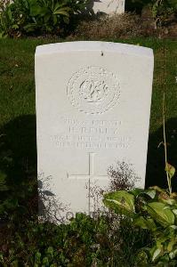Dozinghem Military Cemetery - Reilly, H