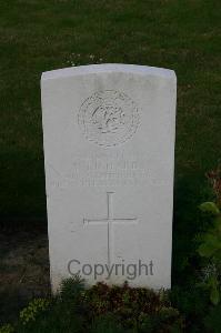 Dozinghem Military Cemetery - Richards, T