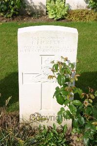 Dozinghem Military Cemetery - Ricketts, F