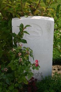 Dozinghem Military Cemetery - Riley, J