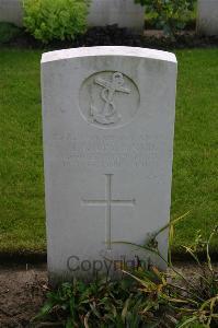 Dozinghem Military Cemetery - Riley, Lloyd