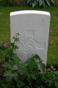 Dozinghem Military Cemetery - Ringer, Robert