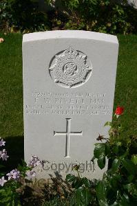 Dozinghem Military Cemetery - Rivett, Francis William