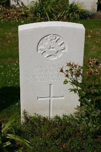 Dozinghem Military Cemetery - Roach, M