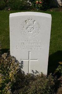 Dozinghem Military Cemetery - Robbins, J H
