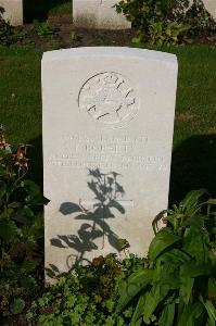 Dozinghem Military Cemetery - Roberts, Ernest