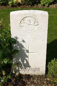 Dozinghem Military Cemetery - Roberts, Francis