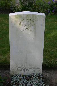 Dozinghem Military Cemetery - Roberts, Roland Edwin George