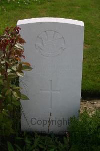 Dozinghem Military Cemetery - Roberts, Thomas Cyril