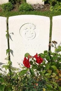 Dozinghem Military Cemetery - Roberts, Thomas William