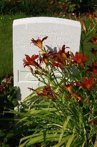 Dozinghem Military Cemetery - Robertshaw, Percy