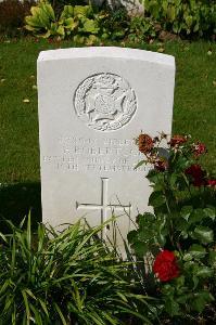 Dozinghem Military Cemetery - Robertson, F