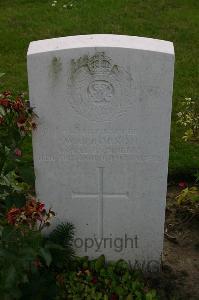 Dozinghem Military Cemetery - Robson, William Joseph