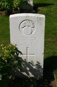 Dozinghem Military Cemetery - Rooke, F J