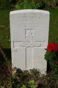 Dozinghem Military Cemetery - Ross, J F