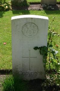 Dozinghem Military Cemetery - Ross, R