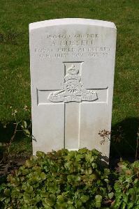 Dozinghem Military Cemetery - Russell, A