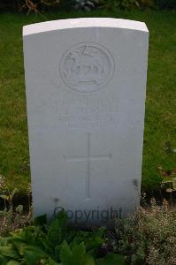 Dozinghem Military Cemetery - Russell, J S