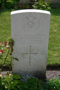 Dozinghem Military Cemetery - Russen, W T