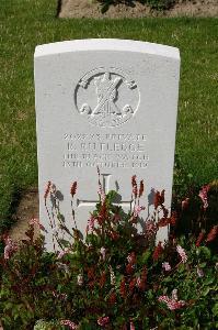 Dozinghem Military Cemetery - Rutledge, R