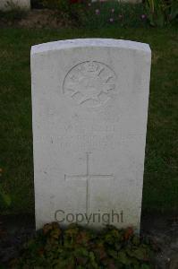 Dozinghem Military Cemetery - Salt, W G