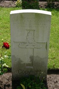 Dozinghem Military Cemetery - Sandford, Ernest Henry