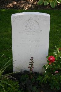 Dozinghem Military Cemetery - Sawdon, James Edward