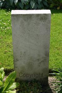 Dozinghem Military Cemetery - Schlucker, Waller