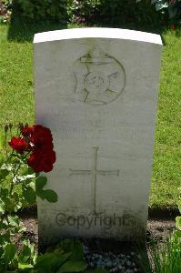 Dozinghem Military Cemetery - Scott, F S