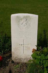 Dozinghem Military Cemetery - Selby, Cyril