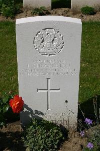 Dozinghem Military Cemetery - Shackleton, Luke