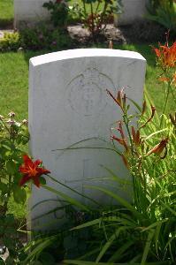 Dozinghem Military Cemetery - Sharp, Sam