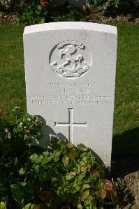 Dozinghem Military Cemetery - Sharpe, James